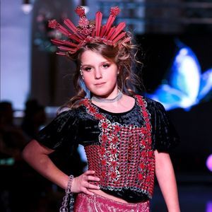 Bottle tab vest new girls size 8-10 worn for New York fashion week Halloween